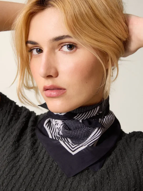 Lifestyle<Rouje TANGUY scarf CHAMPSDETULIPES MARINE